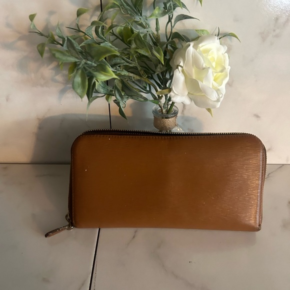 *Authentic*EUC PRADA LOGO TAN LONG LEATHER WALLET - Picture 3 of 6